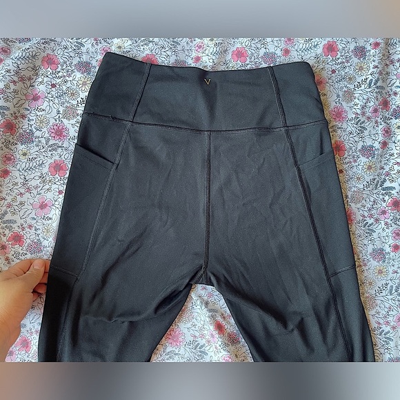 Victoria secret leggings with deep pockets - Picture 3 of 8